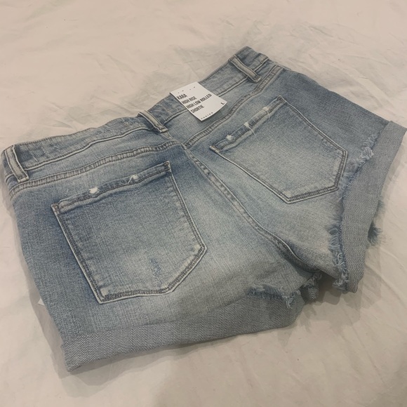 NWT Lulu’s Light Wash Denim Jean Shorts LG - Picture 7 of 8